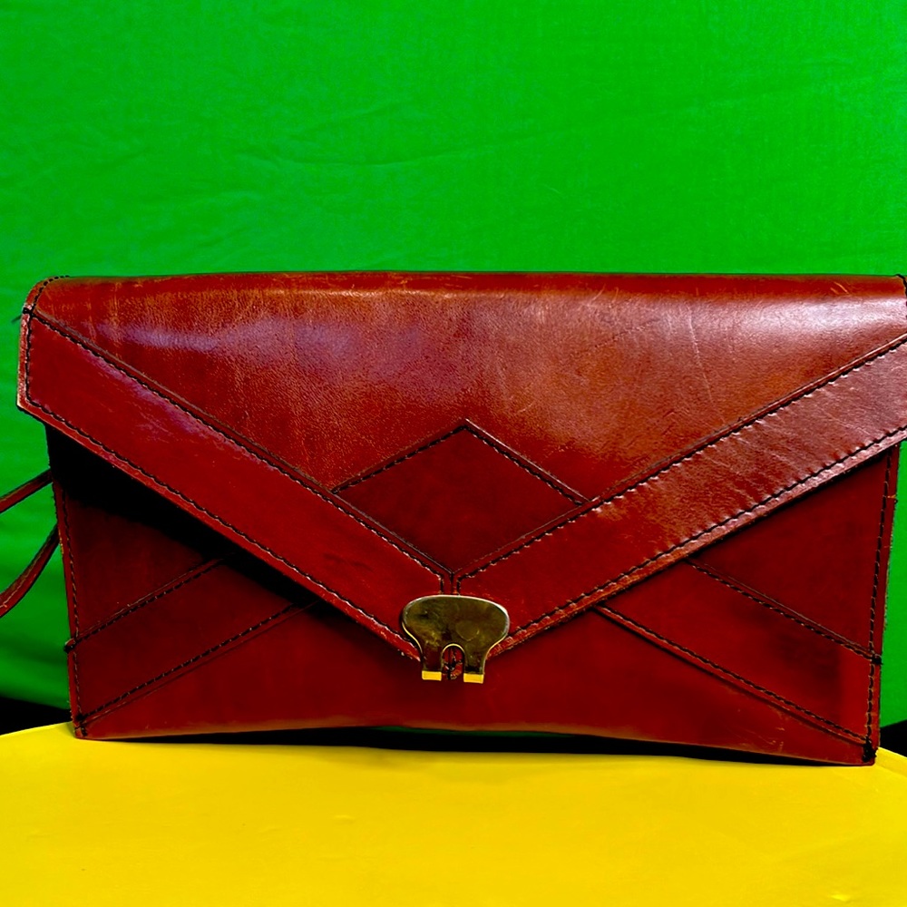 RUTH E. SALTZ Boho clutch. Mint condition. Vintage 70's.Leather